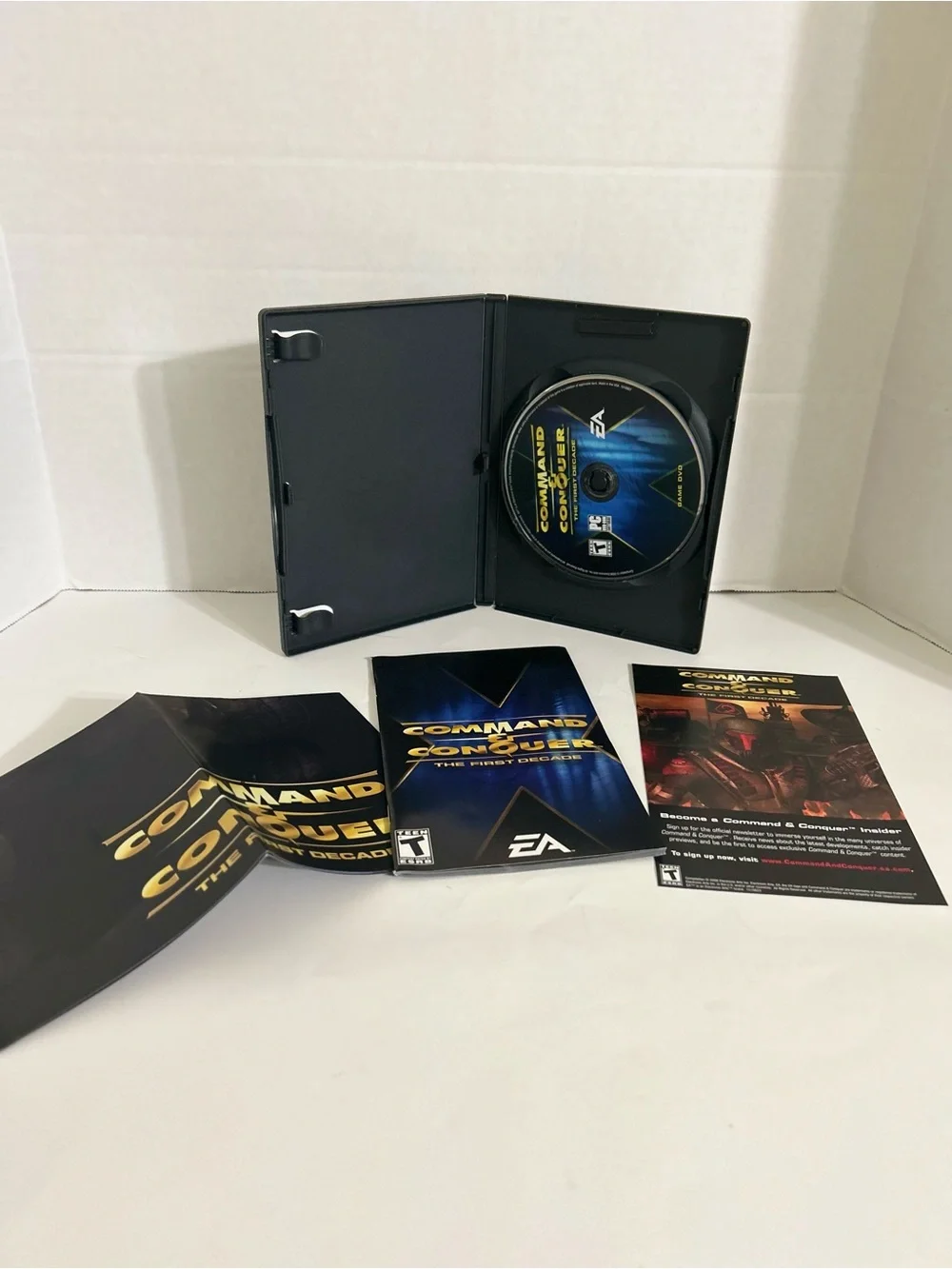 Command & Conquer: The First Decade PC Windows 2006 Complete w 1 Posters Inserts